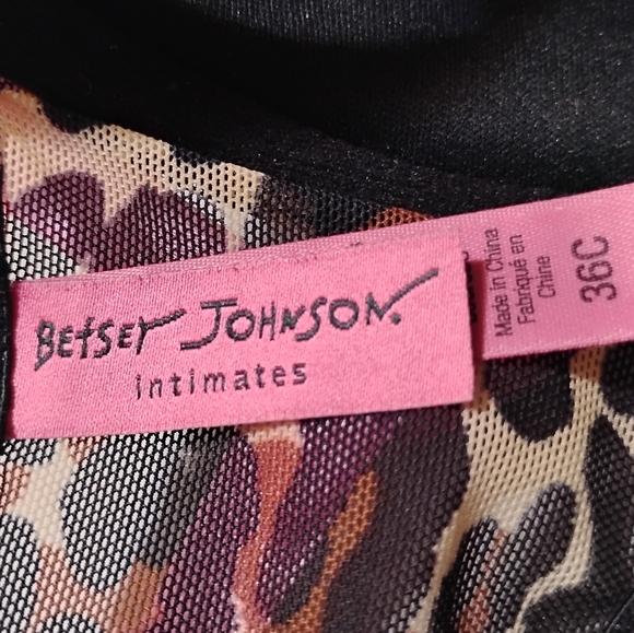 Betsey Johnson Intimates | Animal Print Bra with Pink Accents & Bows | Size 36C - Picture 6 of 8